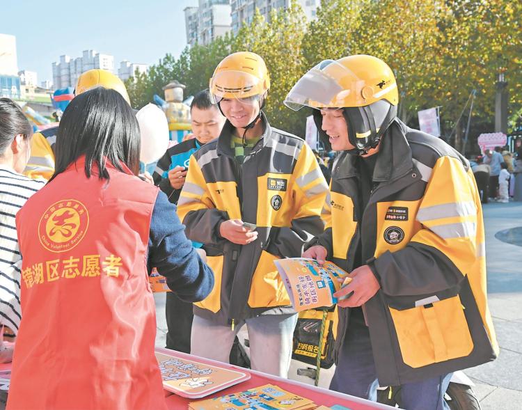 暖“新”关爱 城市配套服务如何跟上？_fororder_医护2