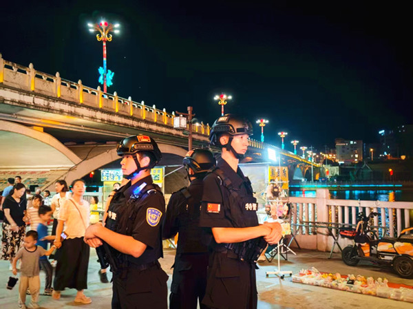 党建引领筑警魂 平安守护暖山城——湖南城步公安猎豹突击队与快警平台绘就警民同心画卷_fororder_1
