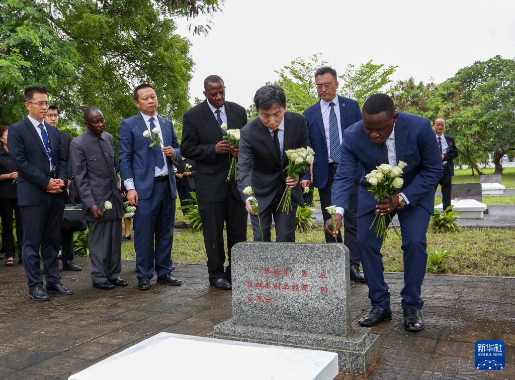 记者手记｜擦拭你的名字 就是同你说话——在坦桑尼亚祭扫援坦中国专家公墓_fororder_4
