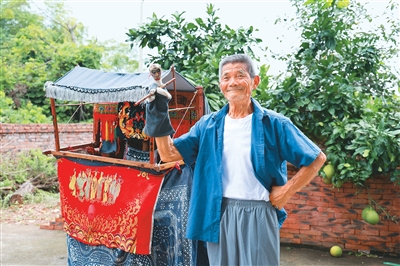 邵阳布袋戏：蓝帷藏万象 十指舞春秋_fororder_3
