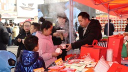 【新春走基层】武威：烟火气里品年味 农产香中惠民生