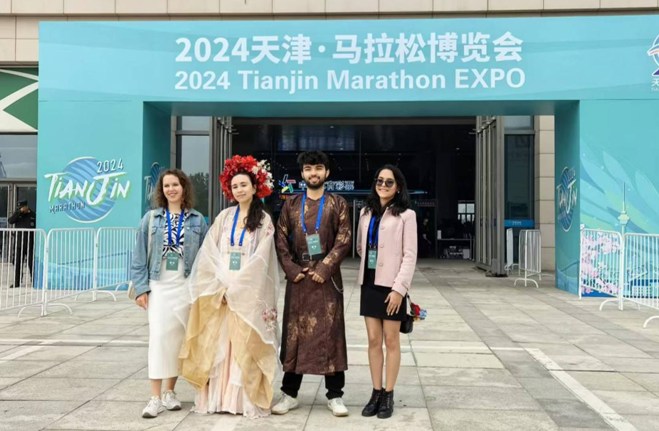 i运动 爱天津｜打卡天马博览会 国际青年品味天津特色美食文化