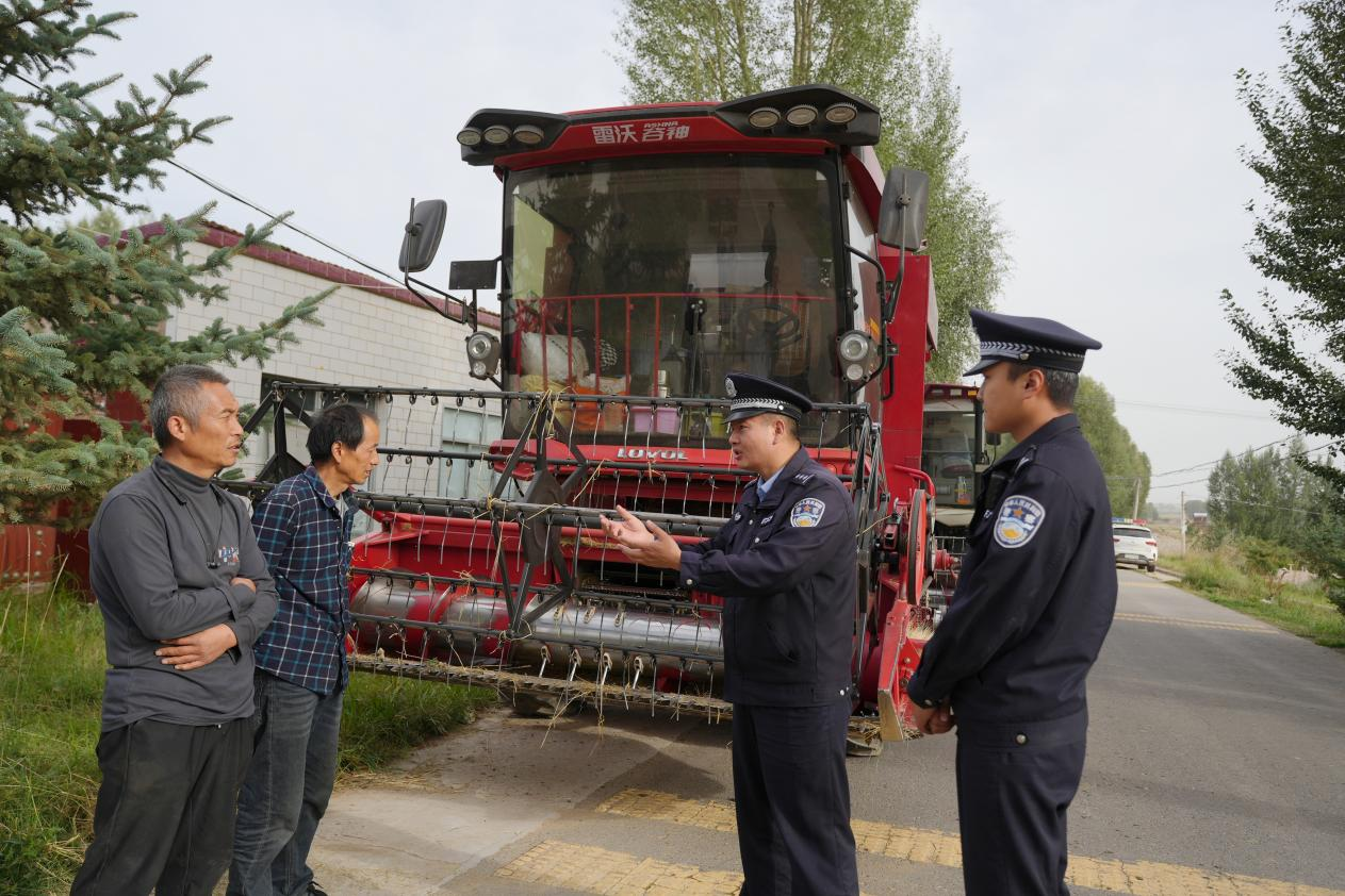 张掖山丹公安：守护金色田野 护航秋收“丰”景​​_fororder_图片3