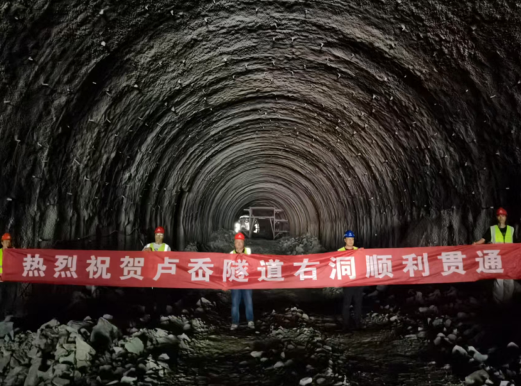 中交一公局集团国道青田二标项目卢岙隧道右洞顺利贯通_fororder_图片1