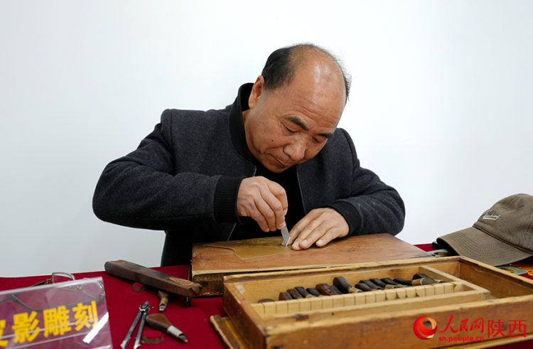 刀尖上的“光影”人生