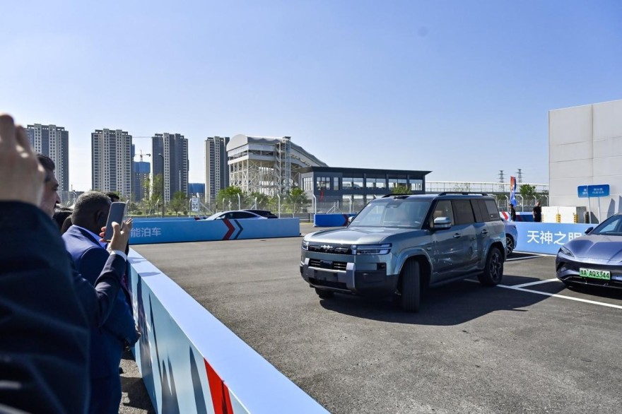 Witness Intelligent Manufacturing, Drive the Future: Diplomats from Multiple Countries Test-Drive BYD in Zhengzhou and Decode China's Intelligent Manufacturing Amid Speed and Passion_fororder_8