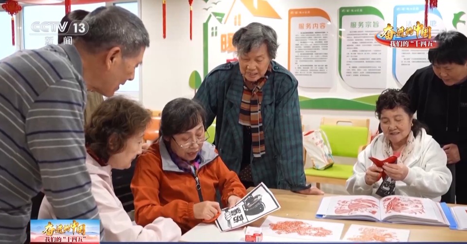 智能机器缴费、买菜变社交 15分钟便民生活圈“圈”出幸福感