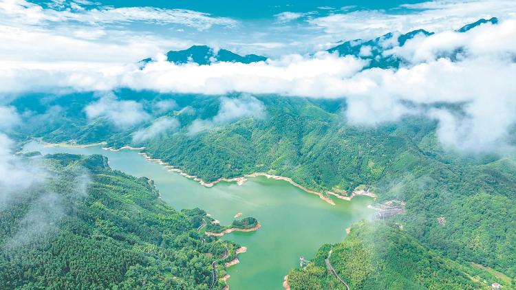 安徽池州：环境治理 水秀山清