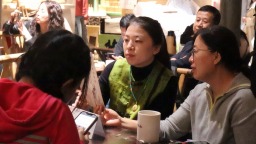 传统文化点亮夜生活 长沙东茅街茶馆万人夜读《论语》