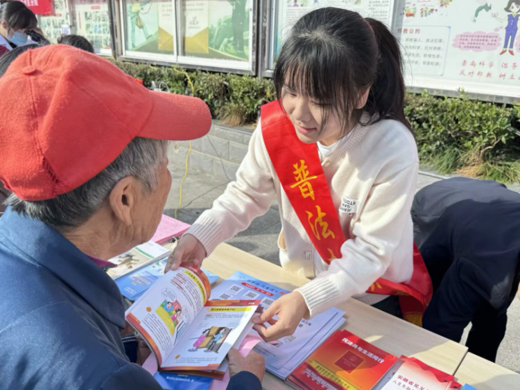 黄山市徽州区：法护“夕阳” 情暖重阳_fororder_图片2