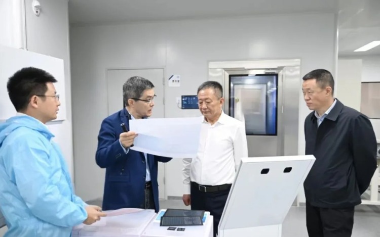 孙绍骋在鄂尔多斯市调研时强调 要只争朝夕加紧开辟发展新战场_fororder_image_202509161056 (2)