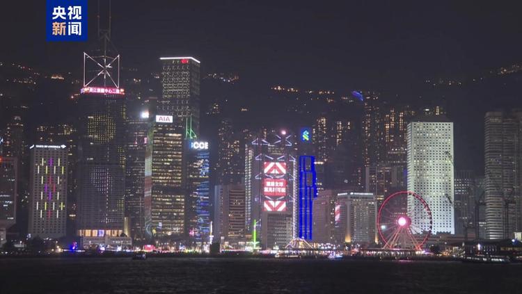 全球看春晚!总台春晚宣传片点亮香港地标