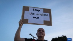 现场直击丨在特拉维夫，他们走上街头对战争大声说“不”