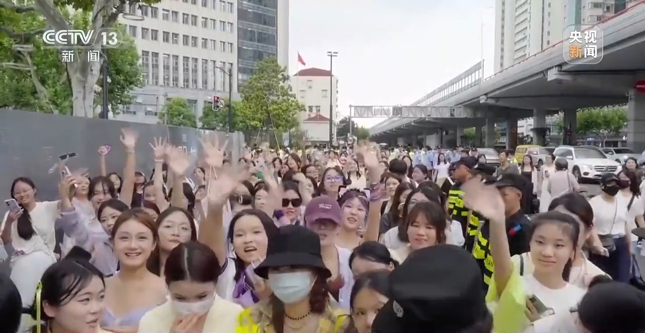 从买商品到买服务 提振消费有哪些新的做法和思路？