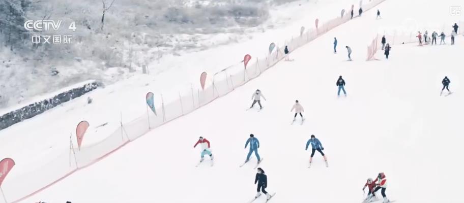 冰雪消费热潮涌动 多地打造冰雪经济新亮点