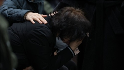 韩国客机事故遇难者DNA已全部采集 家属痛哭:只希望他们活着