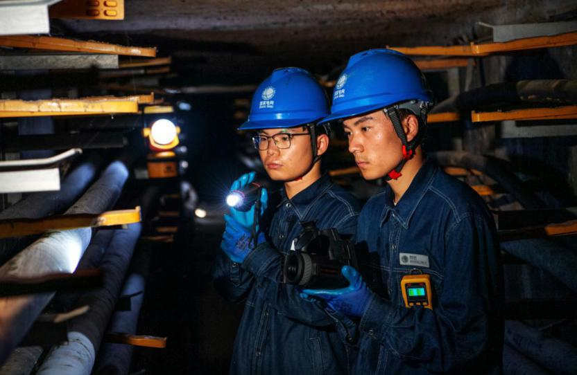 State Grid Shaanxi Electric Power: Braving Peak Summer Heat to Ensure Public Comfort_fororder_1