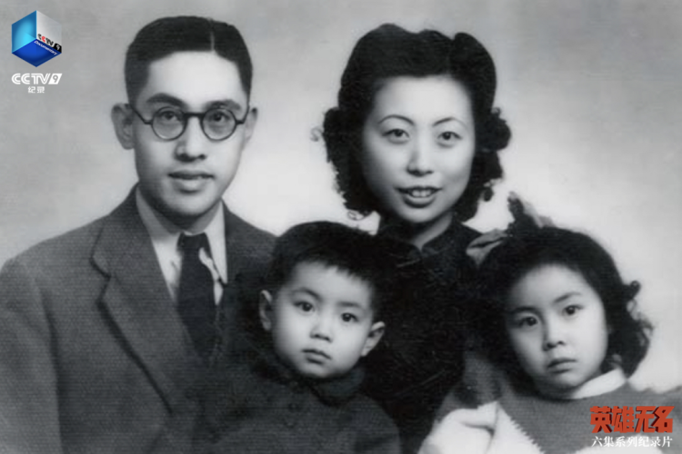 这些合影背后，是十余年的生死潜伏……