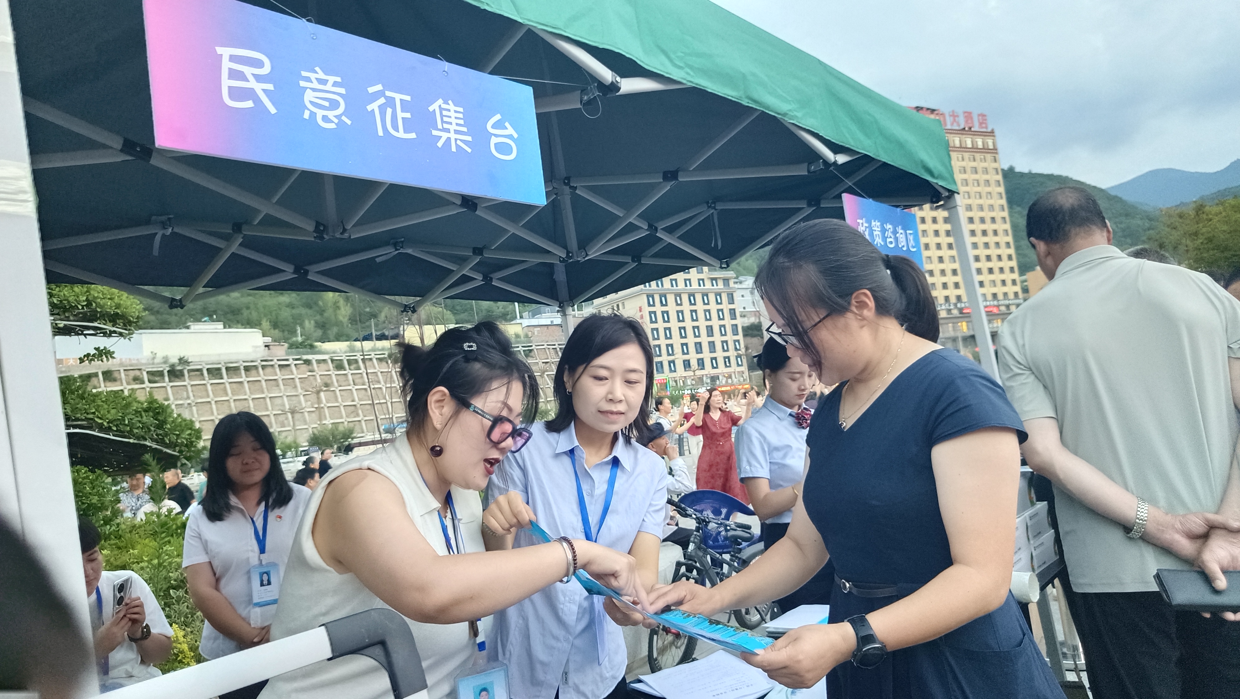 宕昌“安居夜市”为民送上“及时雨_fororder_微信图片_2025-08-05_112954_079