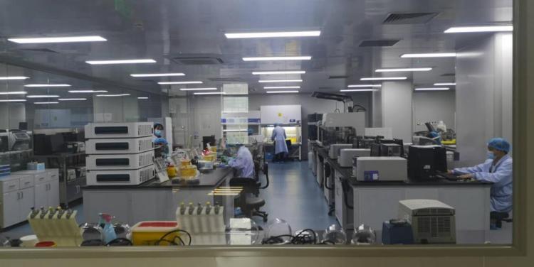 中医药AI大模型如何构建？生物芯片如何诊断？全球医疗鸿沟如何弥合？——听全国人大代表、中国工程院院士程京为你讲述_fororder_２４