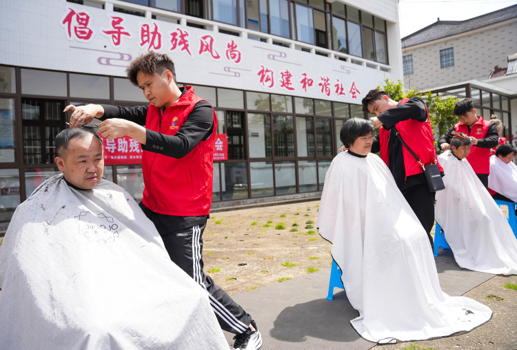 【央广时评】用自强成就梦想