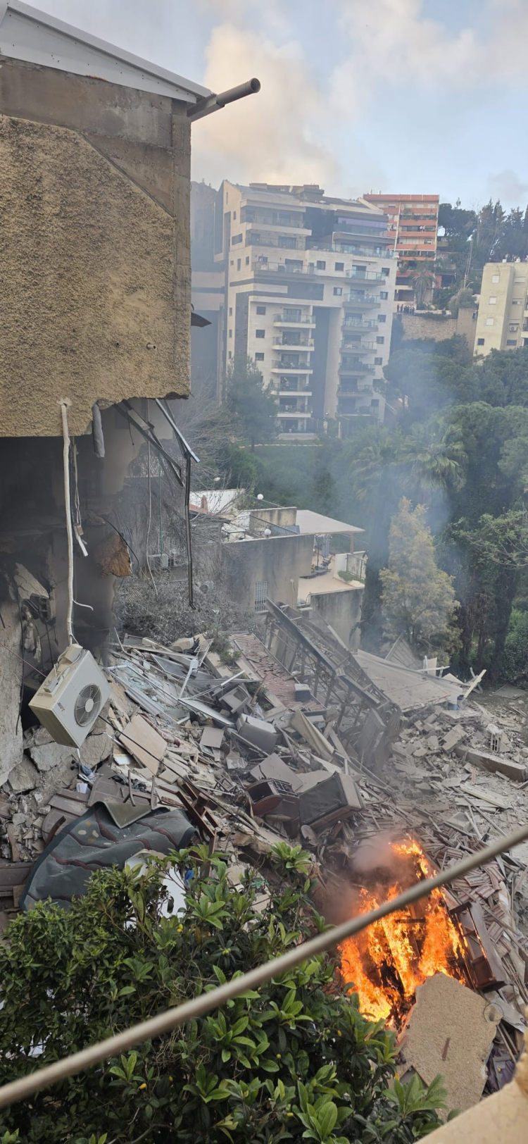 以色列海法遭伊朗导弹袭击 致多人受伤