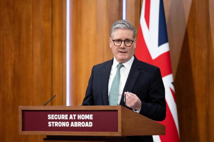 观天下·英国｜工党执政将满一周年 英国财相为何泪洒议会