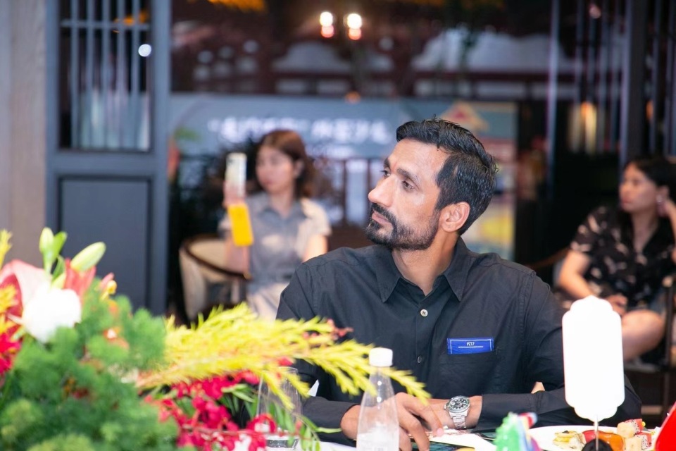 资讯有故事｜印度人德福在中国：从服务员到餐饮企业家