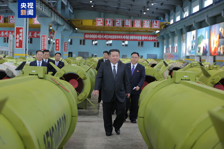 金正恩视察重要军工企业
