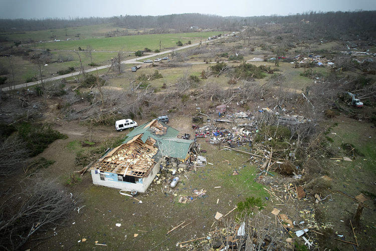 美国多地遭遇龙卷风天气 已致36人死亡