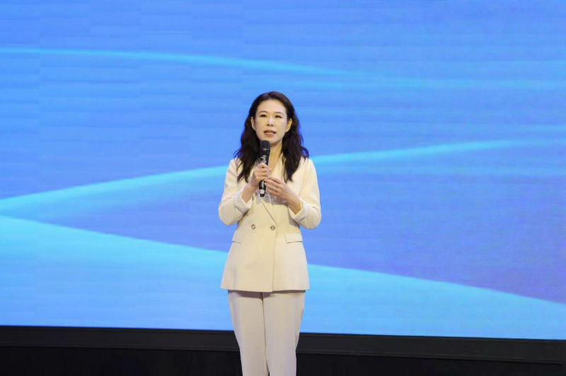互联中国公益行动 | 2025“互联中国公益行动”在云南楚雄启动_fororder_图为贾生平作主题讲述。新华网发