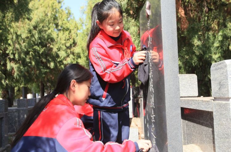 清明祭扫缅怀革命先烈