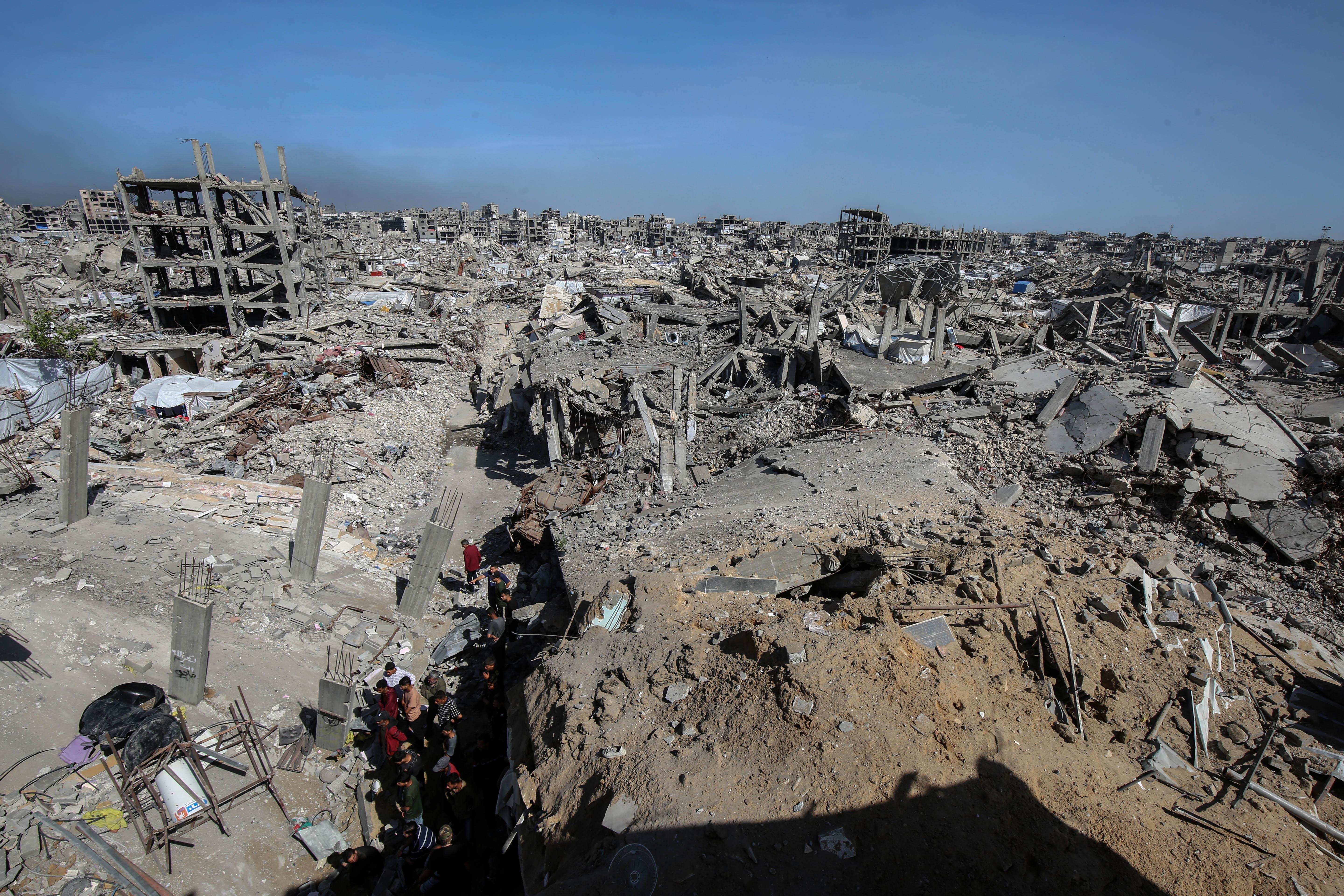 以军空袭加沙地带多地 已致10人死亡