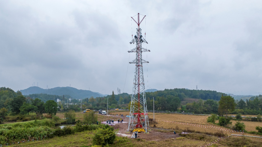 Jinhua, Zhejiang: Innovative Method Erects Transmission Towers Efficiently_fororder_图片2