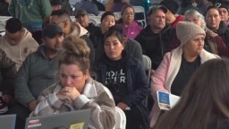 听鉴世界 | 美国工人母亲：“孩子们听说我失业，心都碎了”