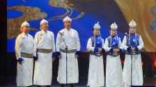 草原歌声飘向渤海湾！乌兰牧骑把内蒙古鄂尔多斯的浪漫唱给大连听