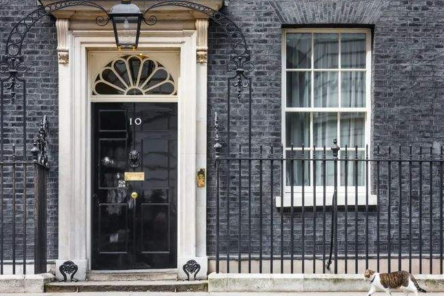 英国首相任命新任内阁秘书