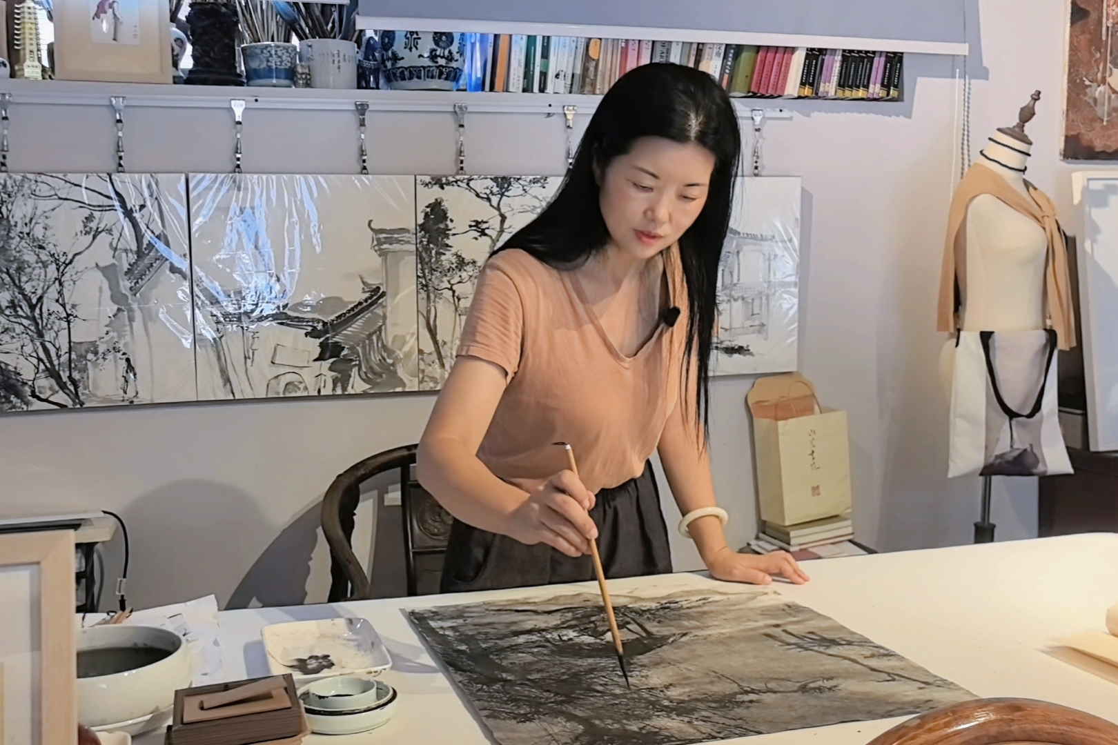 住在画里的光阴——画家李冰花与她的黔阳古城_fororder_微信图片_20251031100427_216_3