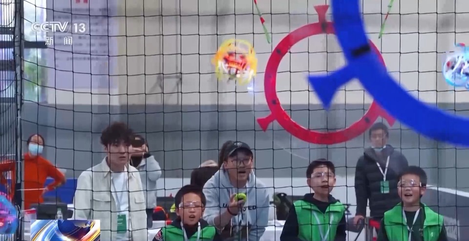 用意念操控机器人是什么感觉？ 去机器人大赛总决赛上一探究竟