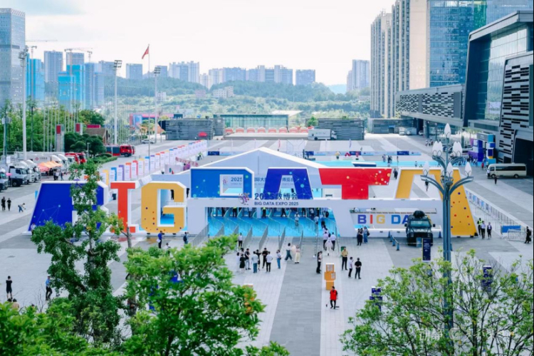 2025数博会上尽览“人工智能+”发展