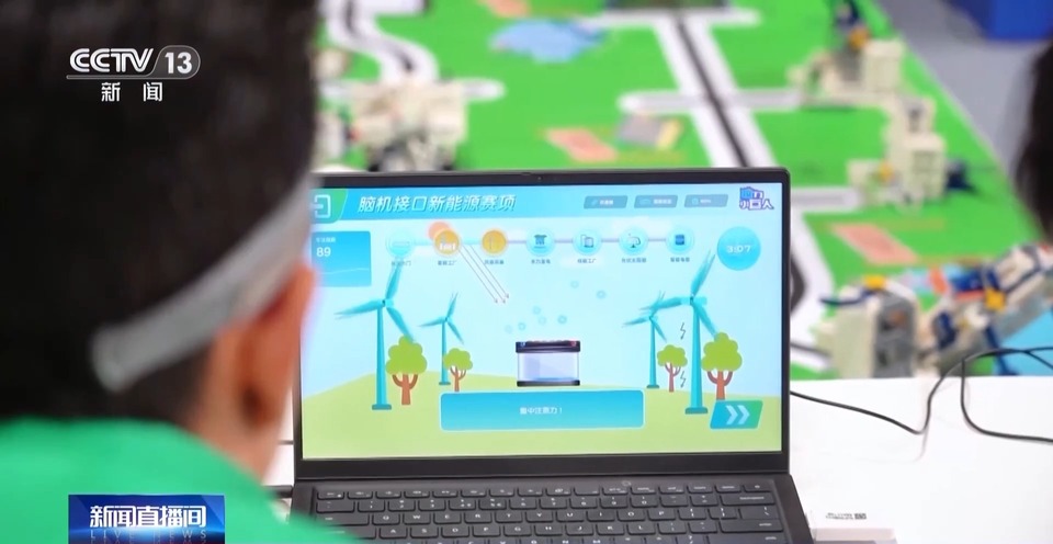 用意念操控机器人是什么感觉？ 去机器人大赛总决赛上一探究竟