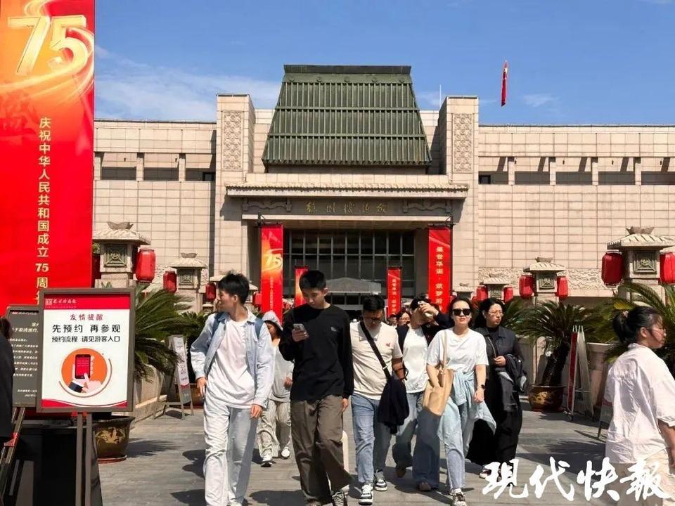 江苏各大博物馆持续高热，“白＋黑”模式让观众逛得停不下来