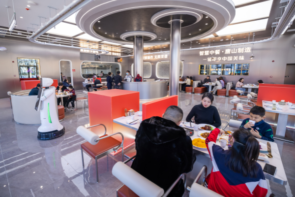 Hebei Tangshan: Opening of the Cultural and Tourism Trendy Box Commercial Street Featuring a New Scene of Technology and Entertainment