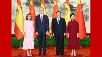 习近平用“三个相互”阐释中西关系示范意义_fororder_时政红底(8)