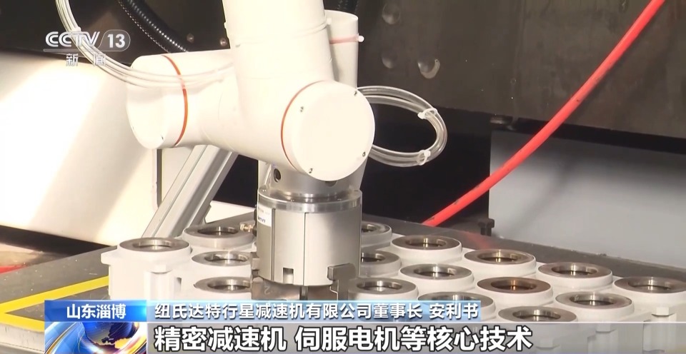 奋斗在春天里丨中国机器人凭啥“圈粉”海外？“金点子”揭秘