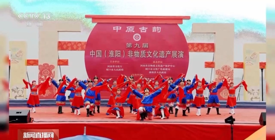 扬起红绸 挥舞英歌槌 他们让传统舞蹈绽放新华彩