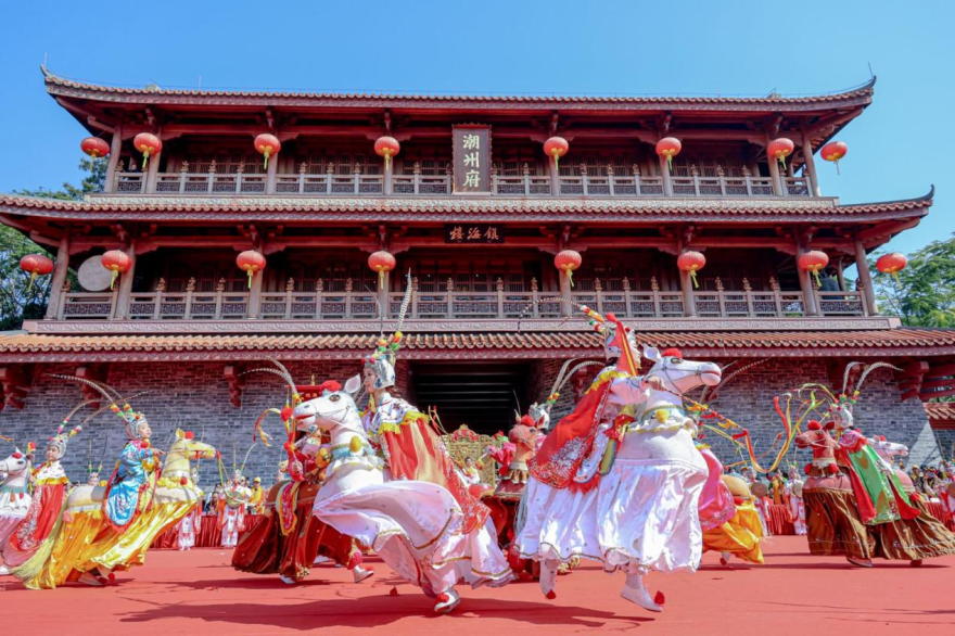 2,680-Person Parade Transforms into a "Moving Intangible Cultural Heritage Museum" – 2026 Chaozhou Qinglong Temple Fair Grandly Held_fororder_图片4
