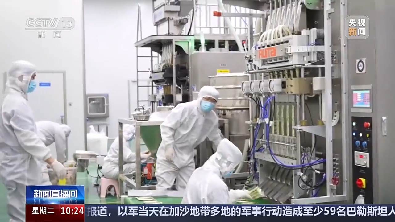 砥砺奋进七十载 天山南北谱华章丨从沙漠之舟到产业之舟 新疆骆驼产业用上智能化生产线