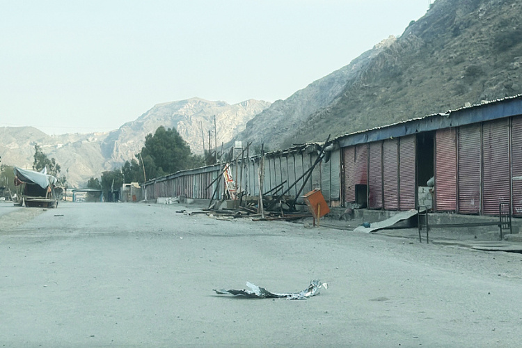 阿富汗防长说寻求与巴基斯坦通过谈判解决问题