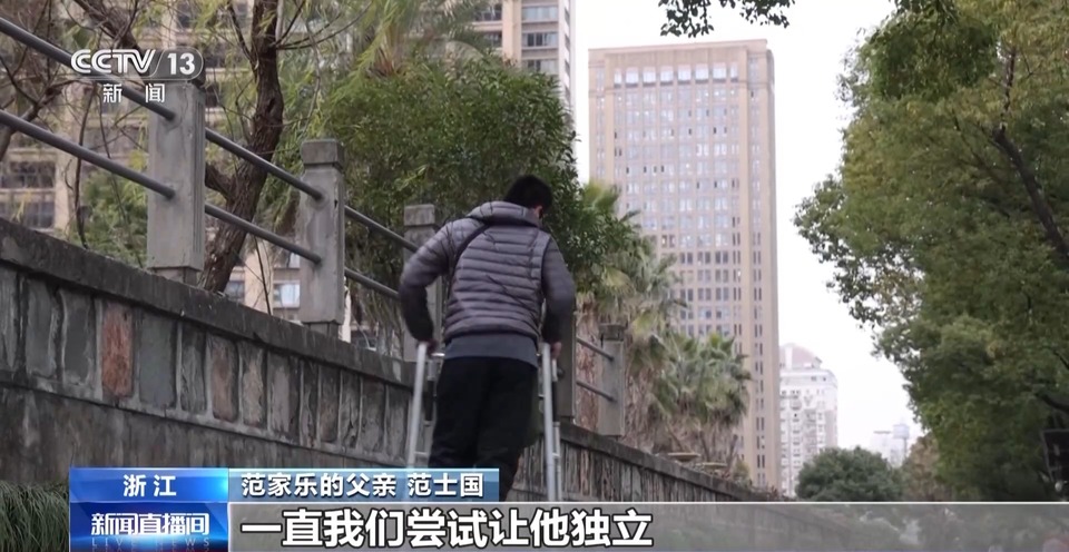 地铁员工暖心接力陪护一整年 脑瘫少年：“不再对路上的未知感到害怕”